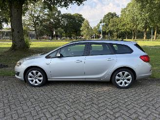 Opel Astra SPORTS TOURER picture 2