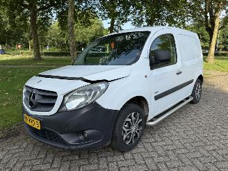 krockskadad bil bedrijf Mercedes Citan  2016/1