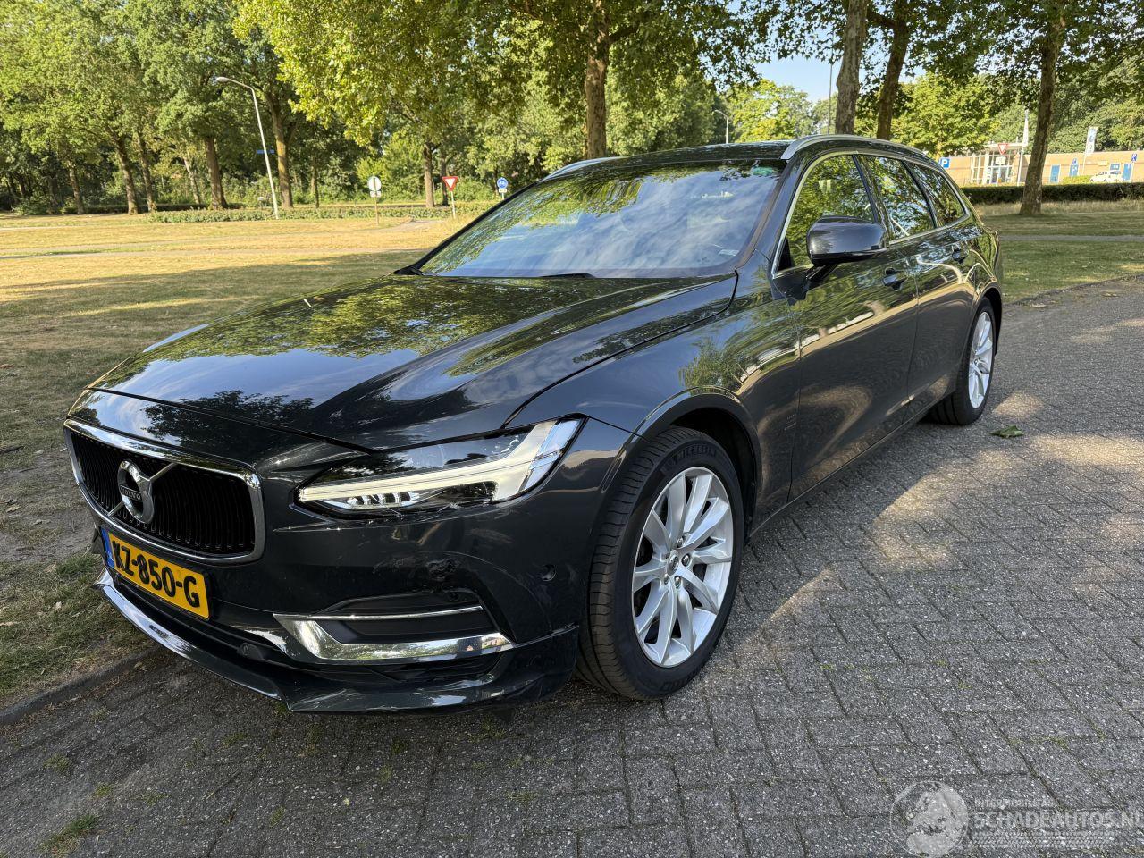 Volvo V-90 