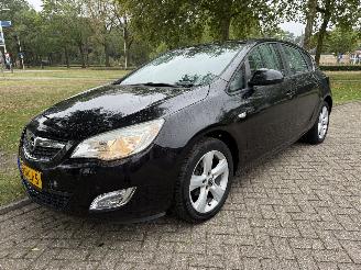 damaged passenger cars Opel Astra  2010/1