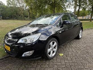 damaged passenger cars Opel Astra  2010/1
