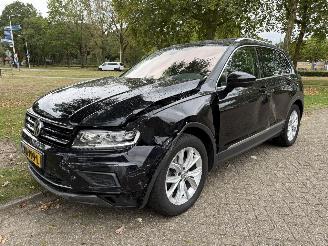 damaged passenger cars Volkswagen Tiguan  2019/1