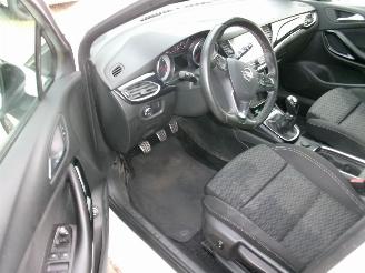 Opel Astra 1.6 CDTI Business Break - Black Edition picture 26