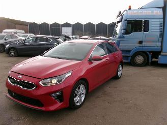 Schadeauto Kia Ceed 1.6 CRDI - Lounge HB 2020/2