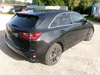 Kia Ceed 1.0 5 DRS HB Lounge picture 4