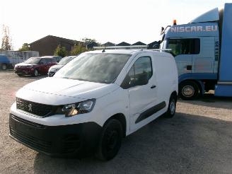 skadebil bedrijf Peugeot Partner 1.5 D Pro Bestelwagen 2020/1
