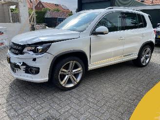 Unfallwagen Volkswagen Tiguan 4Motion 1.4 TSi Sport&Style R-line Edition.pano/leer 2014/2