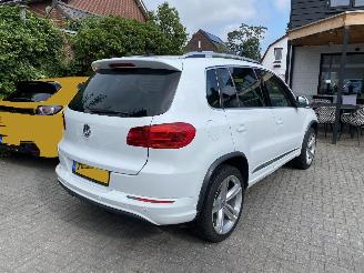 Vaurioauto  passenger cars Volkswagen Tiguan 4Motion 1.4 TSi Sport&Style R-line Edition.pano/leer 2014/2