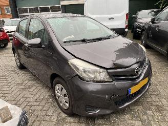 Schadeauto Toyota Yaris Aspiration 1.0 VVT-I5Drs Navi Clima Camera 2012/8