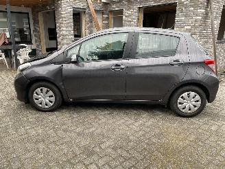 Toyota Yaris Aspiration 1.0 VVT-I5Drs Navi Clima Camera picture 12