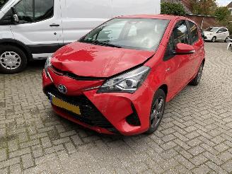 damaged passenger cars Toyota Yaris 1.5 Hybrid 5drs VASTE PRIJS. 2018/1