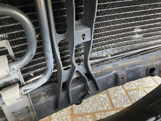 Hyundai Tucson 2.0i Dynamic version Van/Grijs kenteken picture 37