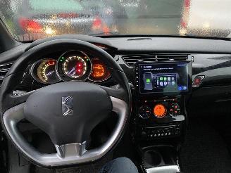 Citroën DS3 e-HDI 1.6 So Chic picture 41
