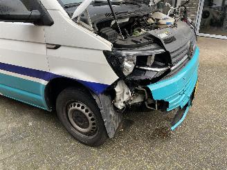 Volkswagen Transporter 2.0 TDi L2H1 Trentline 75KW 77DKM picture 4