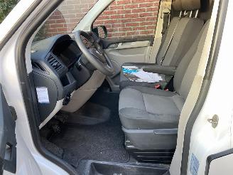 Volkswagen Transporter 2.0 TDi L2H1 Trentline 75KW 77DKM picture 14