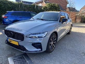 Schadeauto Volvo V-60 2.0 B4 Plus Bright Mild Hybrid 2023/11