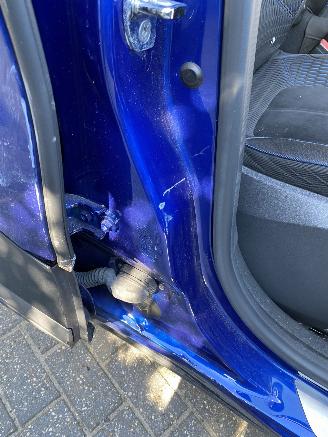 Renault Captur Version-S 1.3 150PK 4cil picture 50