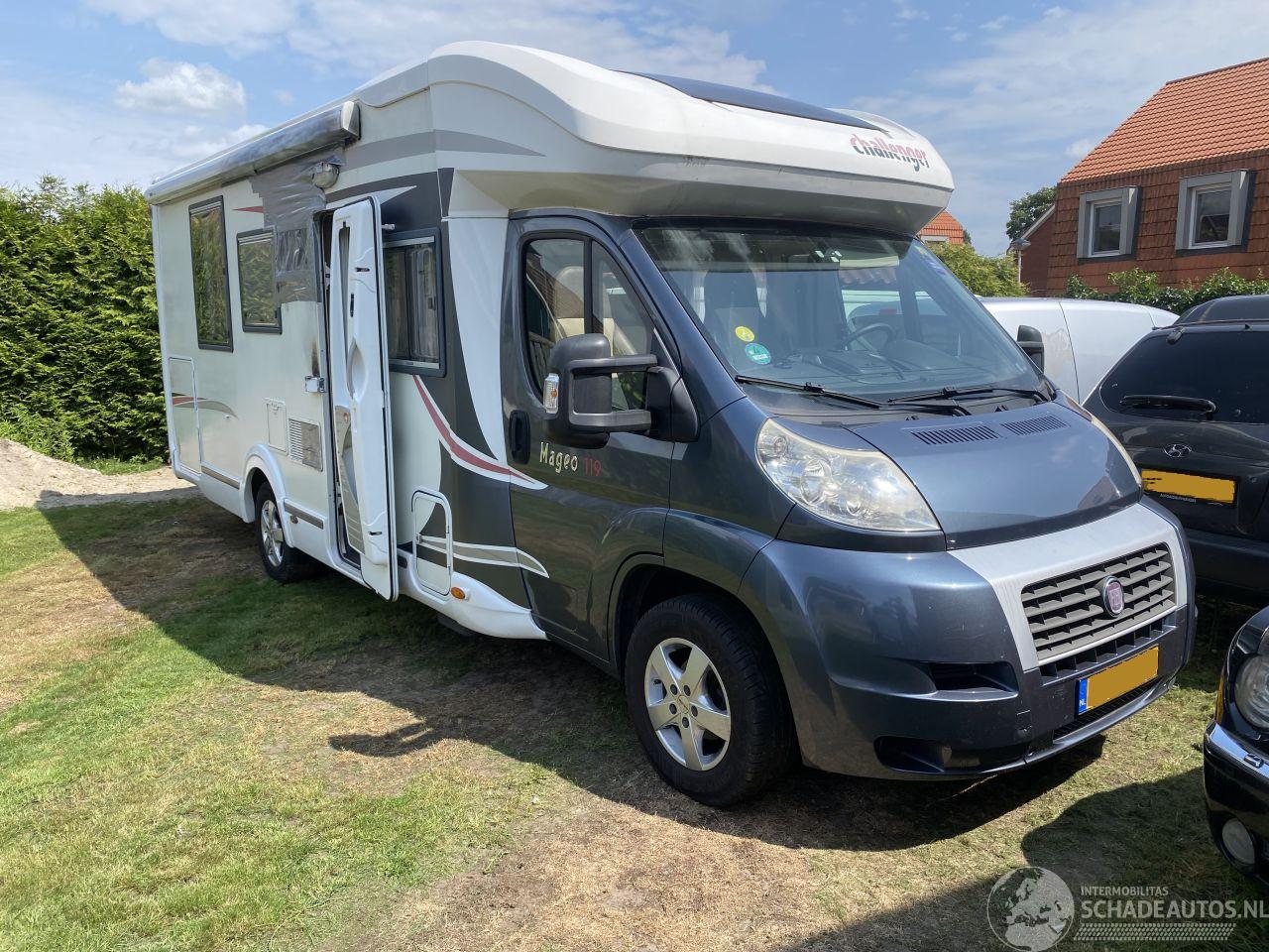 Challenger Challeger Mageo 118EB/119 Queensbed en hefbed