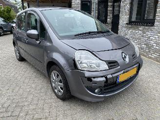 skadebil auto Renault Modus Automaat 1.6 82KW VASTE PRIJS 2010/1