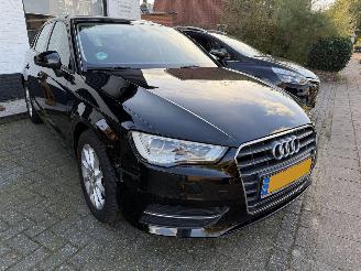 Unfallwagen Audi A3 Automaat SPORTBACK 1.2 TFSI Attraction 5drs vaste prijs 2014/4