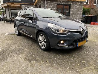 skadebil auto Renault Clio Estate 0.9 TCe Limited 2017/11