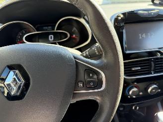 Renault Clio Limited 0.9 TCe station picture 11