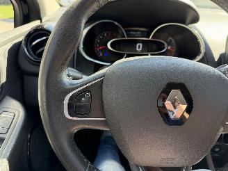 Renault Clio Limited 0.9 TCe station picture 12