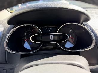 Renault Clio Limited 0.9 TCe station picture 13