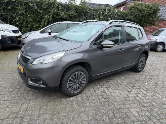 uszkodzony samochody osobowe Peugeot 2008 Automaat 1.2 PureTech Blue Lion 2016/4