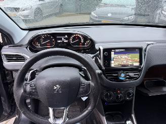 Peugeot 2008 Automaat 1.2 PureTech Blue Lion picture 15