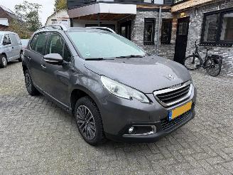 krockskadad bil auto Peugeot 2008 Automaat 1.2 PureTech Blue Lion 2016/4
