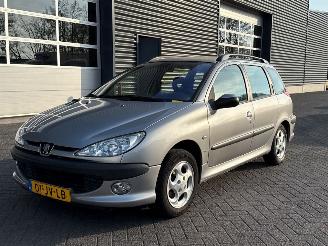 Avarii autoturisme Peugeot 206 SW 1.4 Combi/o  Benzine 1.360cc 55kW (75pk) FWD 2002/9