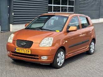 Damaged car Kia Picanto 1.0 12V Hatchback  Benzine 999cc 45kW (61pk) FWD 2005/6