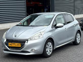 Unfallwagen Peugeot 208 1.2 Vti 12V PureTech 82 Hatchback  Benzine 1.199cc 60kW (82pk) FWD 2013/1