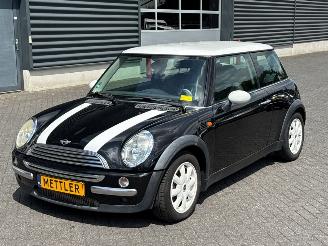 Schadeauto Mini Mini 1.6 16V Cooper Hatchback  Benzine 1.598cc 85kW (116pk) FWD 2002/5