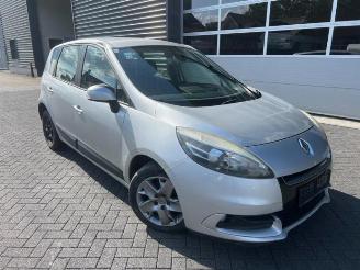 Coche siniestrado Renault Scenic Scenic III (JZ), MPV, 2009 / 2016 1.5 dCi 110 2013/1