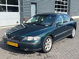 Vaurioauto  passenger cars Volvo S-60 2.4 20V 170 Sedan 4Dr Benzine 2.435cc 125kW (170pk) 2001/8