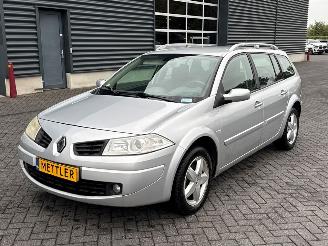 Coche accidentado Renault Mégane 2.0 16V Combi/o 4Dr Benzine 1.998cc 99kW (135pk) FWD 2007/8