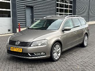 damaged passenger cars Volkswagen Passat 1.4 TSI 16V Combi/o  Benzine 1.390cc 90kW (122pk) FWD 2011/12