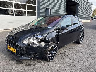 Vaurioauto  passenger cars Ford Fiesta 1.0 SCI 12V 80 Hatchback  Benzine 999cc 59kW (80pk) 2014/1