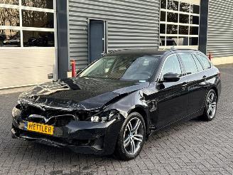 damaged passenger cars BMW 5-serie 530e xDrive 2.0 Turbo 16V Combi/o  Elektrisch Benzine 1.998cc 215kW (292pk) 4x4 2021/9