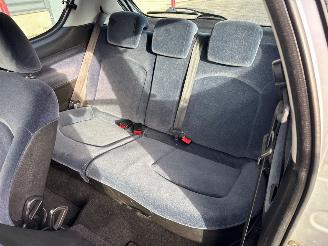 Peugeot 206 1.4 XR,XS,XT,Gentry Hatchback  Benzine 1.360cc 55kW (75pk) FWD picture 10