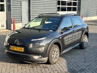 Vaurioauto  passenger cars Citroën C4 cactus 1.6 Blue Hdi 100 Hatchback 4Dr Diesel 1.560cc 73kW (99pk) FWD 2015/8