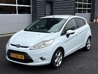 Vaurioauto  passenger cars Ford Focus 1.4 16V Hatchback  Benzine 1.388cc 71kW (97pk) FWD 2010/6