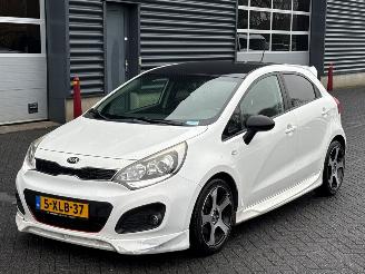Avarii autoturisme Kia Rio 1.4 CVVT 16V Hatchback  Benzine 1.396cc 80kW (109pk) FWD 2014/9