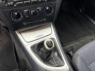 BMW 1-serie 118i 16V Hatchback 2Dr Benzine 1.995cc 105kW (143pk) RWD picture 14