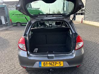 Renault Clio 1.2 16V 75 Hatchback  Benzine 1.149cc 55kW (75pk) FWD picture 9