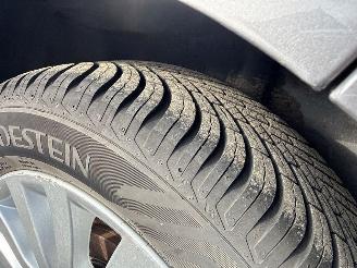 Renault Clio 1.2 16V 75 Hatchback  Benzine 1.149cc 55kW (75pk) FWD picture 26