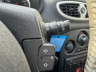 Renault Clio 1.2 16V 75 Hatchback  Benzine 1.149cc 55kW (75pk) FWD picture 20