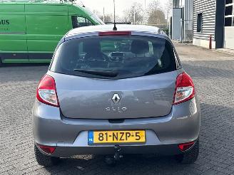 Renault Clio 1.2 16V 75 Hatchback  Benzine 1.149cc 55kW (75pk) FWD picture 4